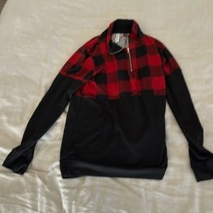 Black and red buffalo check half zip long sleeve top with kangaroo pocket sz s